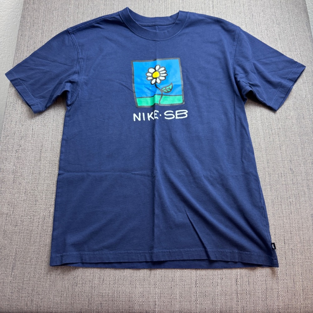 Nike SB Mens Navy Blue Daisy Graphic Loose Fit T-Shirt Small DR7769-410